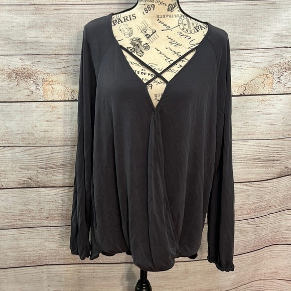 Torrid Top Surplice Plunge Strappy Faux Wrap NWT Gray Torrid Size 2 = 2X - Picture 1 of 11